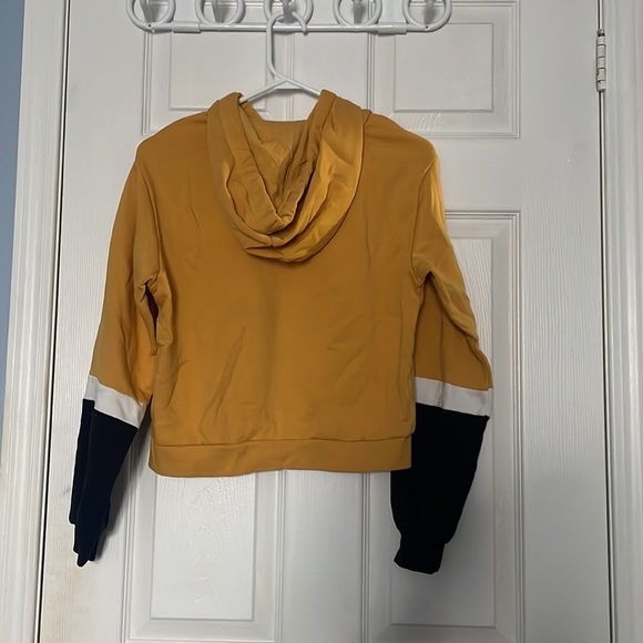 H&M Teen sweater - Picture 2 of 2